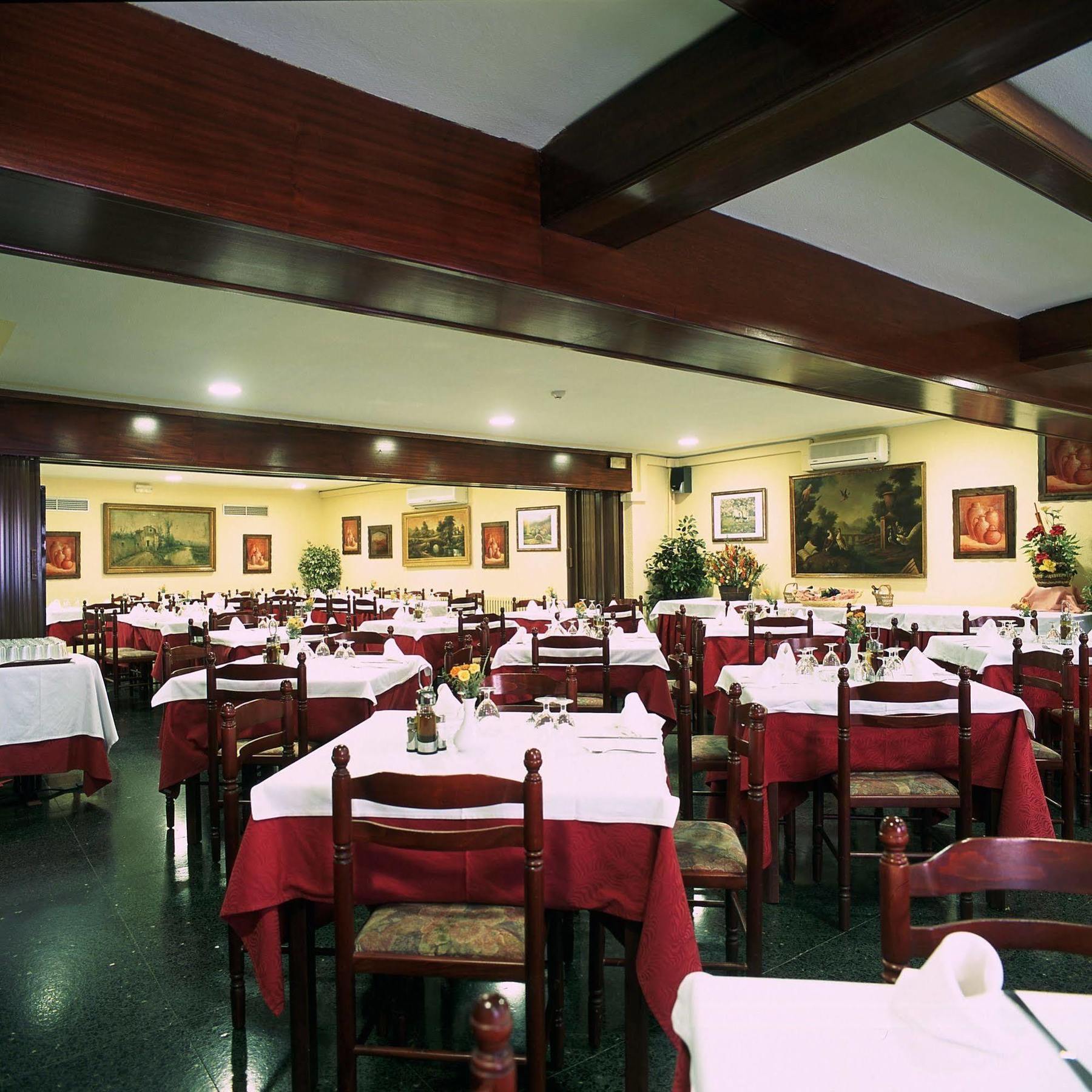 Hotel Urogallo Vielha Restaurant photo